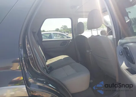 2005 Ford Escape Xlt from USA, damaged, VIN 1FMCU93115KE48930